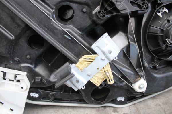 LEVE VITRE AVEC GACHE DE PORTE FIAT 500X - Vue 4